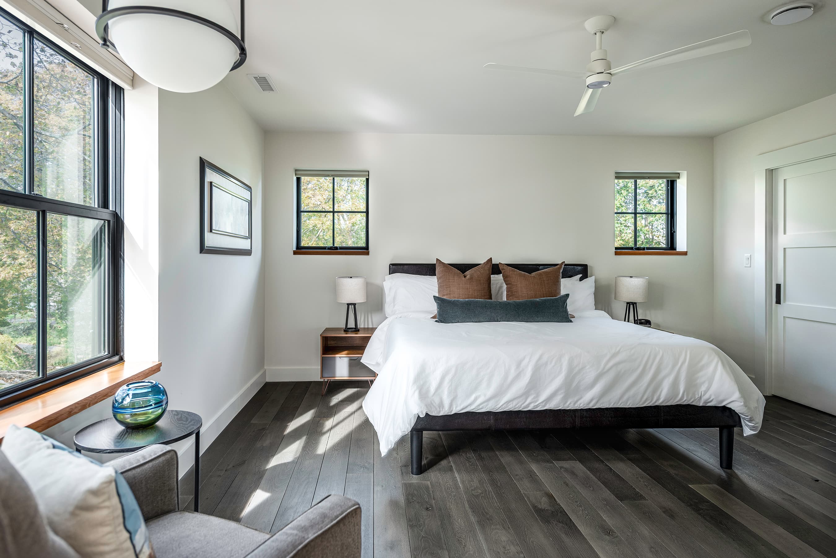 Bedroom 1: 1 King