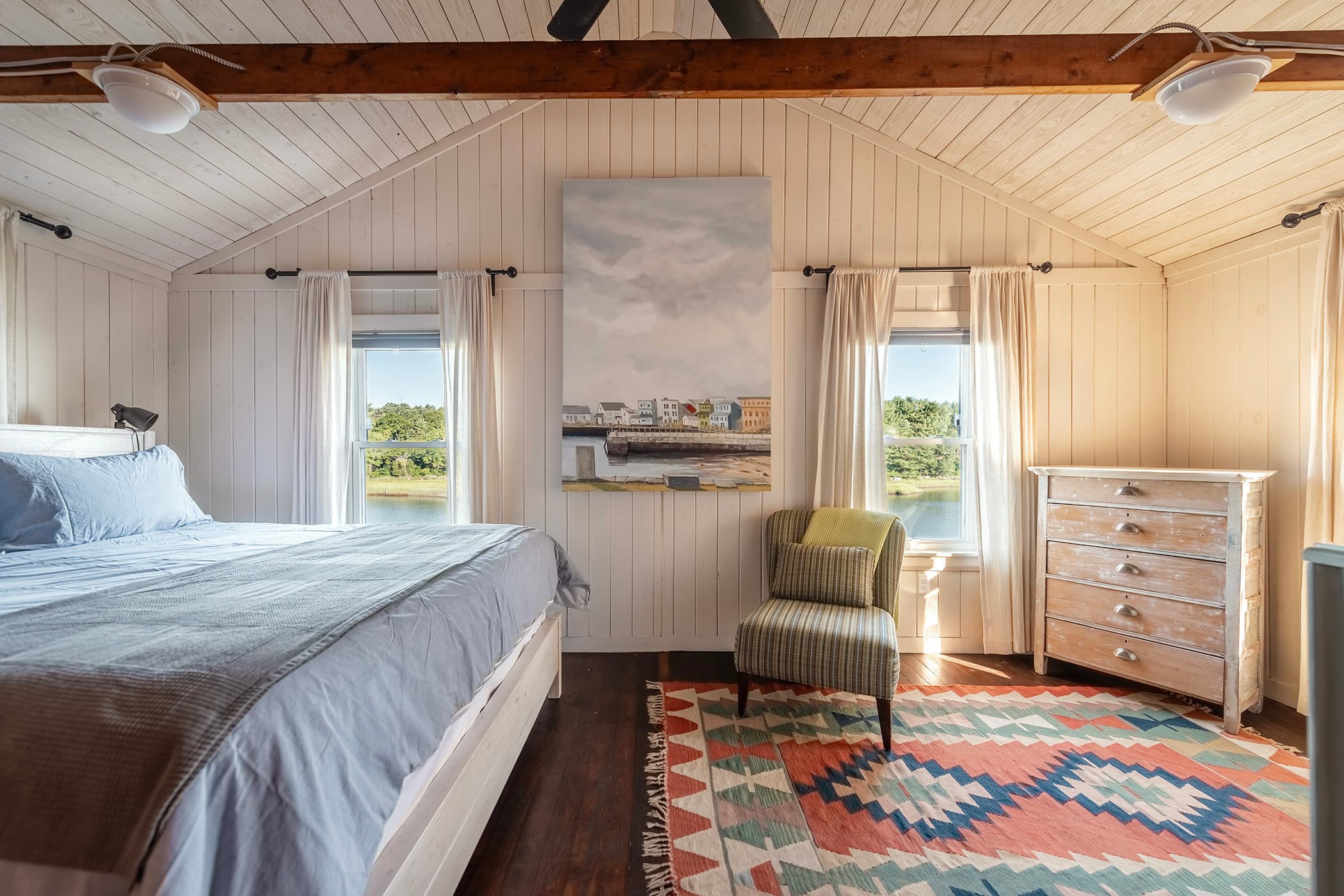 Master suite: 1 King
