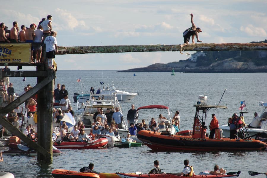 Saint Peter's Fiesta greasy pole tradition, Gloucester