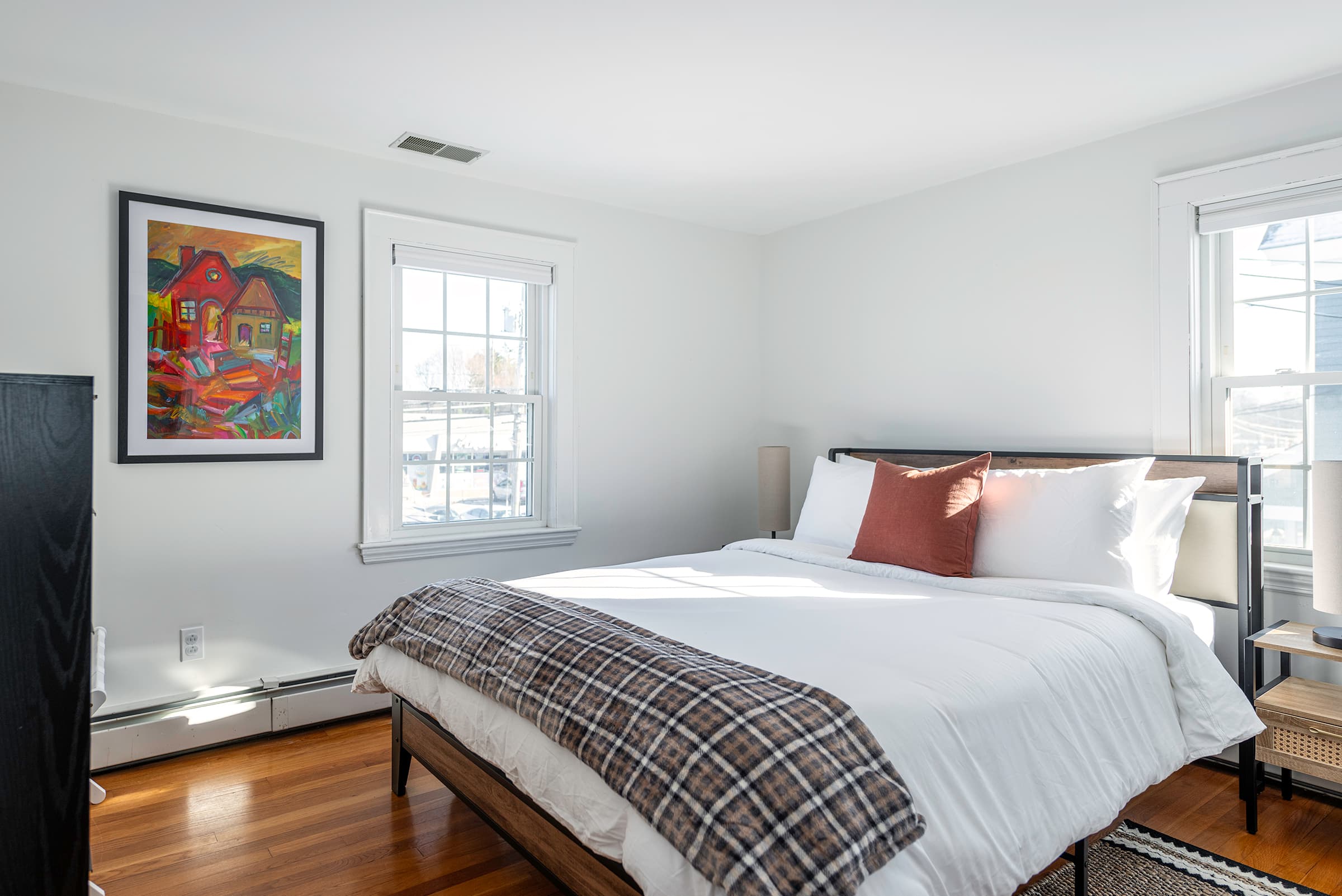 Bedroom 2: 1 Queen