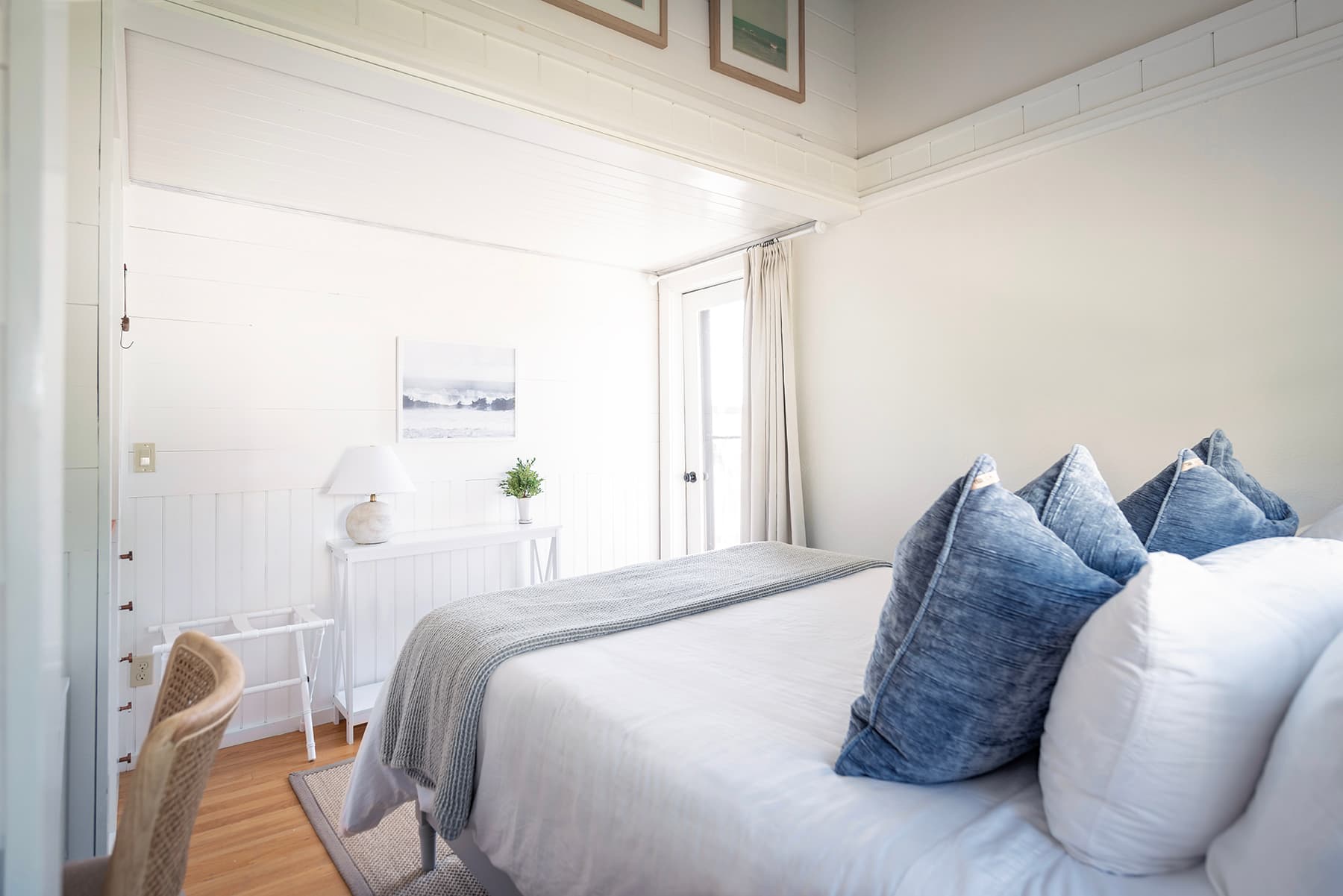 Bedroom 2: 1 Queen