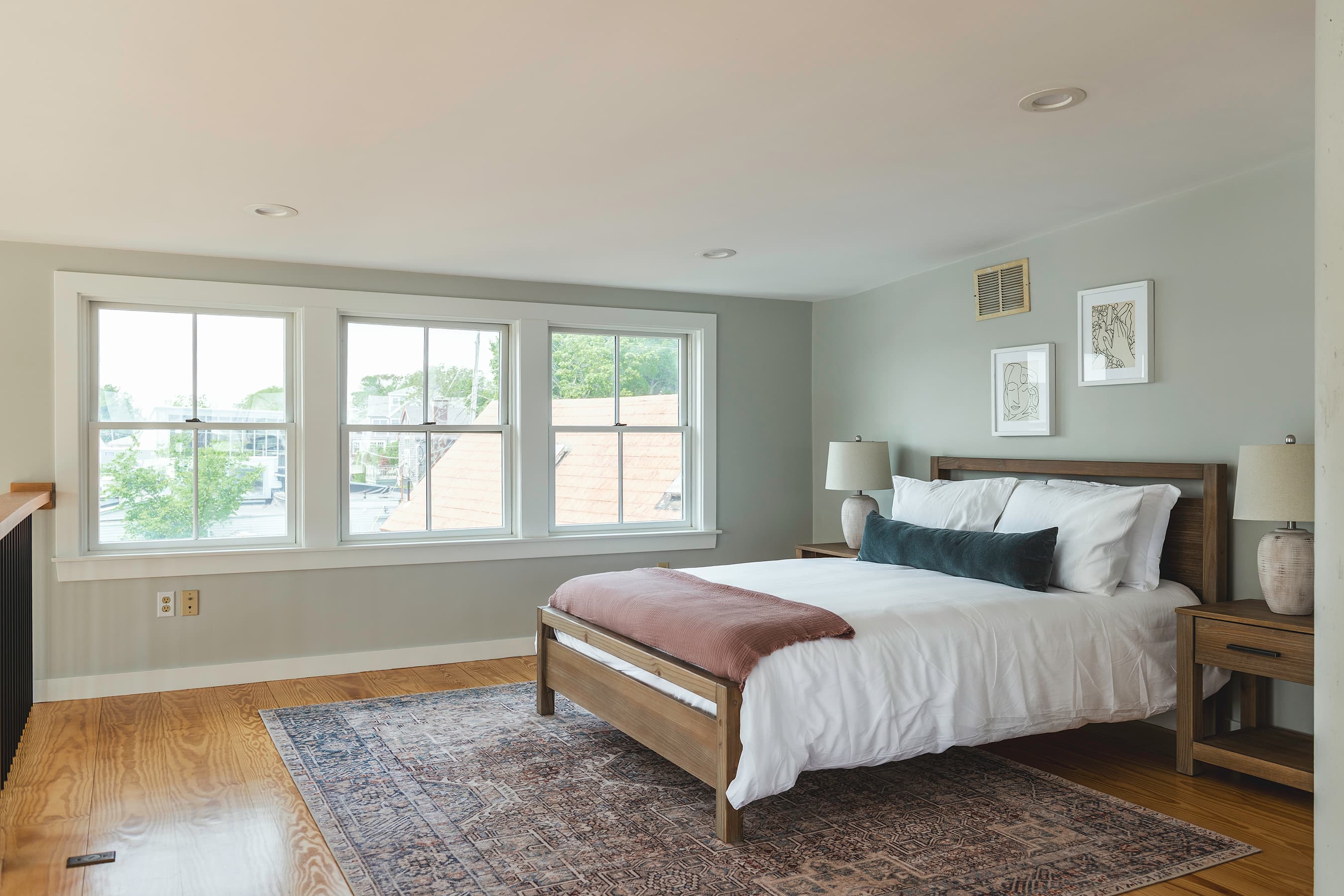 Bedroom 2: 2 Queens (2)